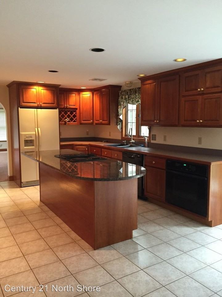 98-2 Rosewood Cir - Photo 2 of 17