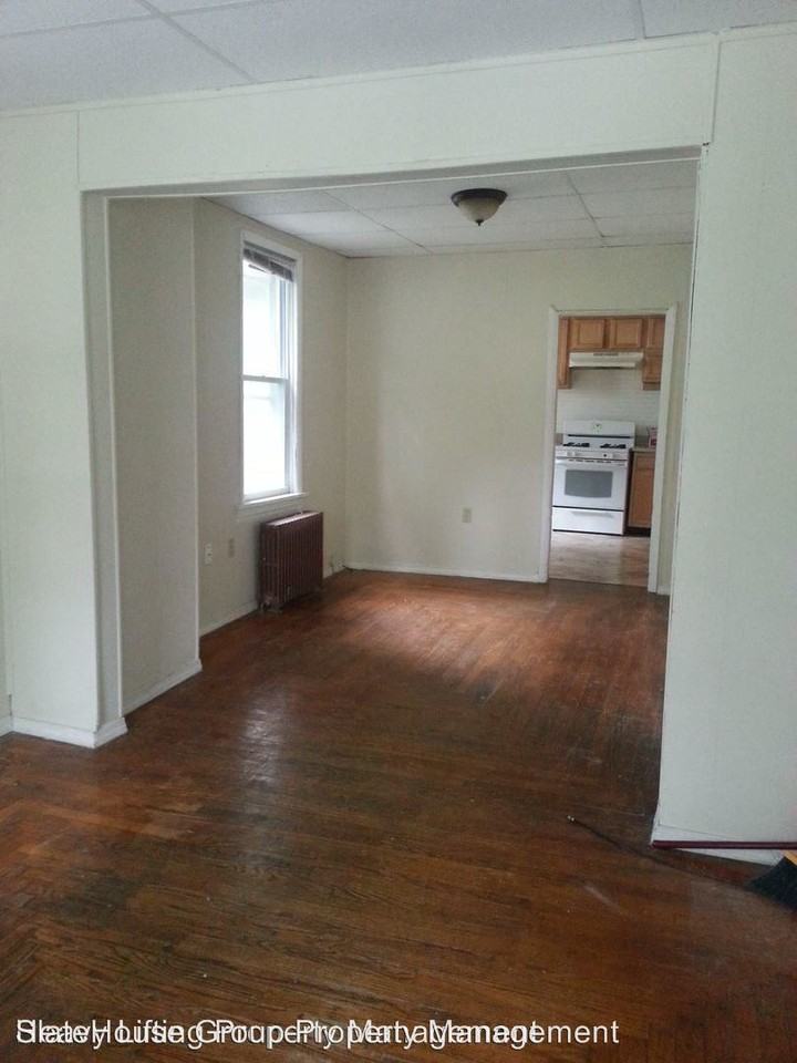 227 Penn St - Photo 3 of 7