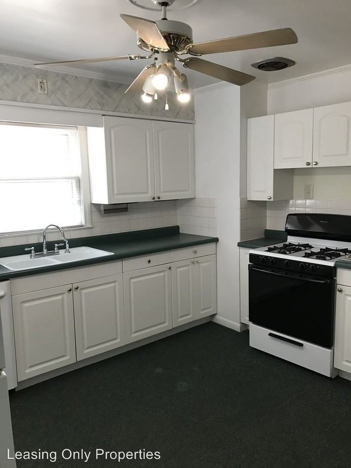 4020 78th St - Photo 2 of 5