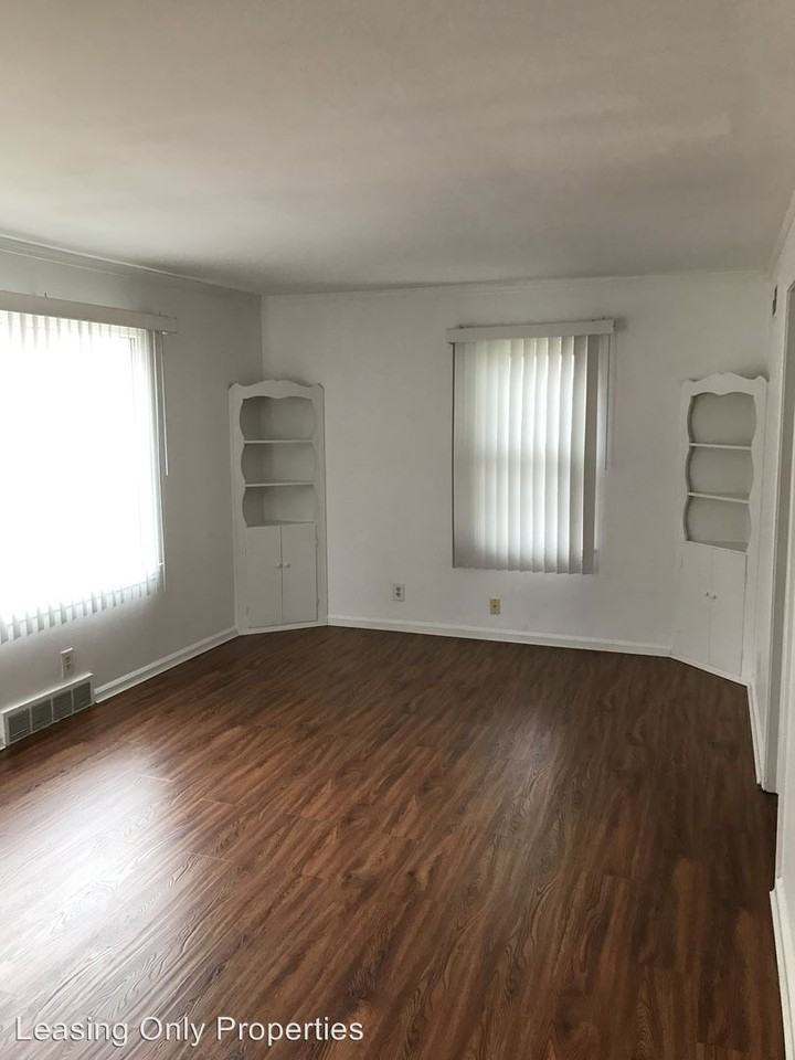 4020 78th St - Photo 3 of 5