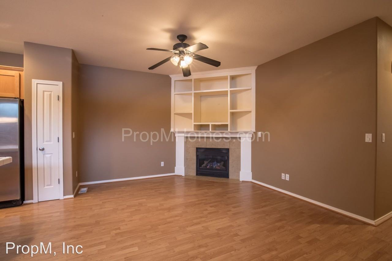 1148 N Spruce Ct - Photo 3 of 25