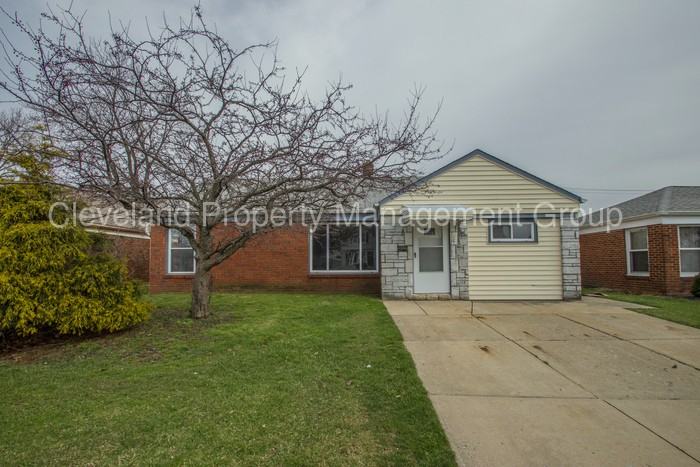 1703 Longwood Rd - Photo 2 of 29