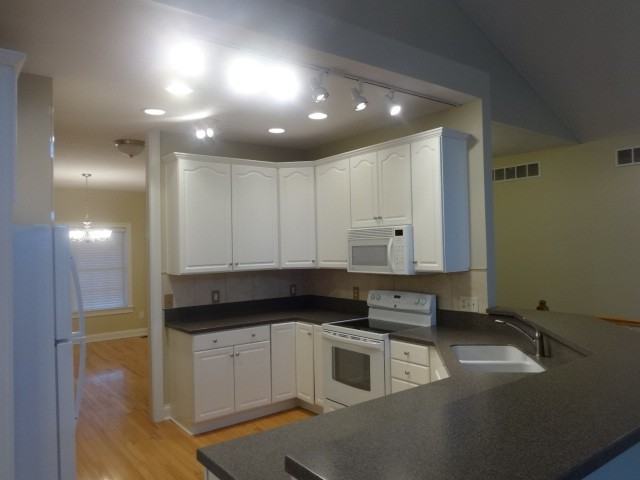2336 Bradshaw Blvd - Photo 3 of 10
