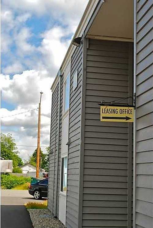 304 15th St SE - Photo 3 of 17