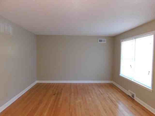 1925 Tammwood Dr - Photo 2 of 13