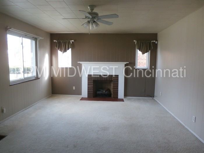 5267 Relluk Dr - Photo 3 of 10