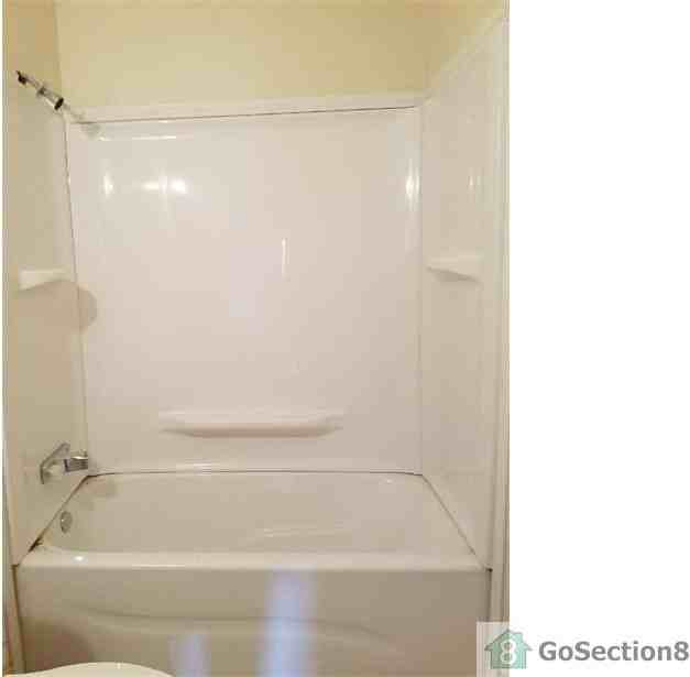 411 Montgomery St - Photo 3 of 7