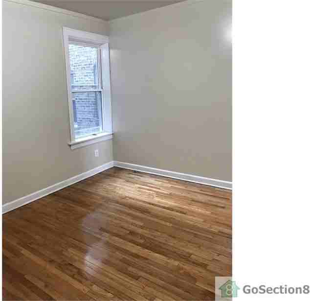 8216 S Ellis Ave - Photo 2 of 4