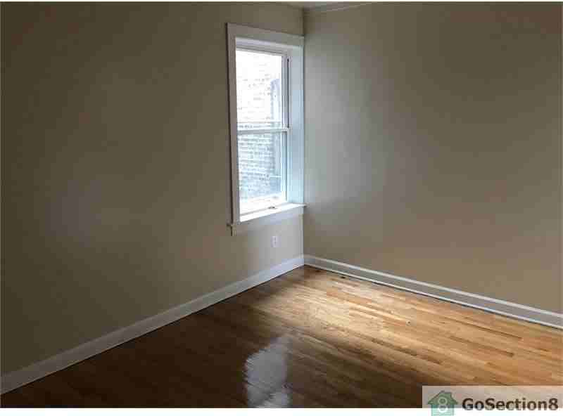 8216 S Ellis Ave - Photo 3 of 4