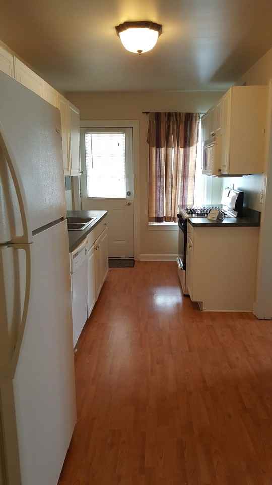 101 Clinton St - Photo 3 of 8