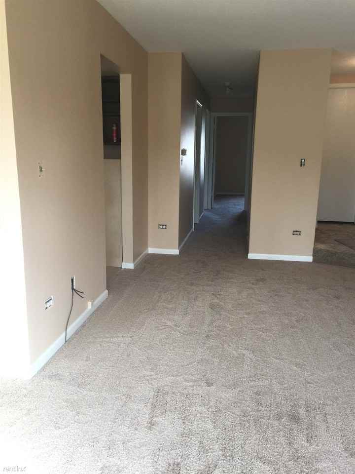 630 Cross Creek Dr W - Photo 2 of 11