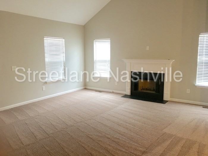 1652 Bridgecrest Dr - Photo 2 of 10