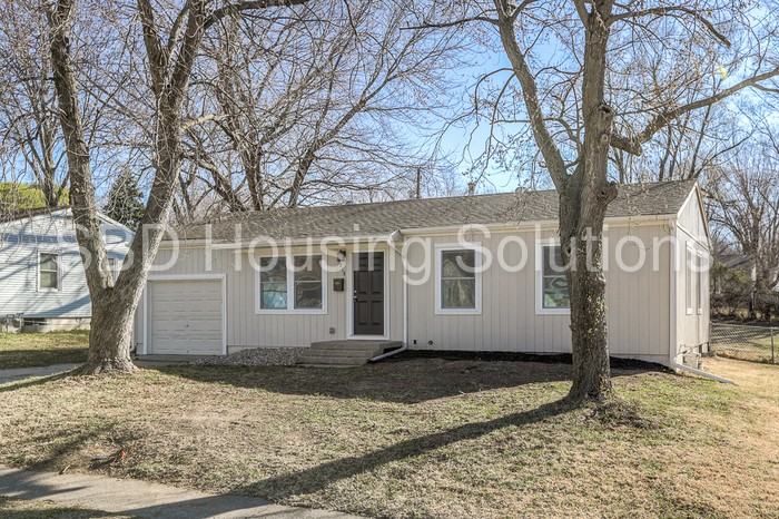 1215 N Cedarcrest Dr - Photo 2 of 29