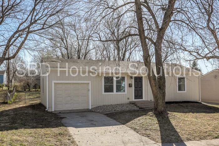 1215 N Cedarcrest Dr - Photo 3 of 29