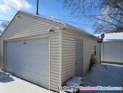 1994 Hawthorne Ave E - Photo 2 of 11