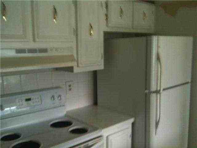 8950 NW 13th St - Photo 3 of 6