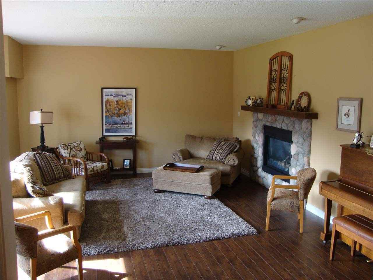 5265 Belair Crescent - Photo 2 of 9