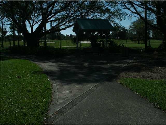 4210 SW 6th St - Photo 3 of 5