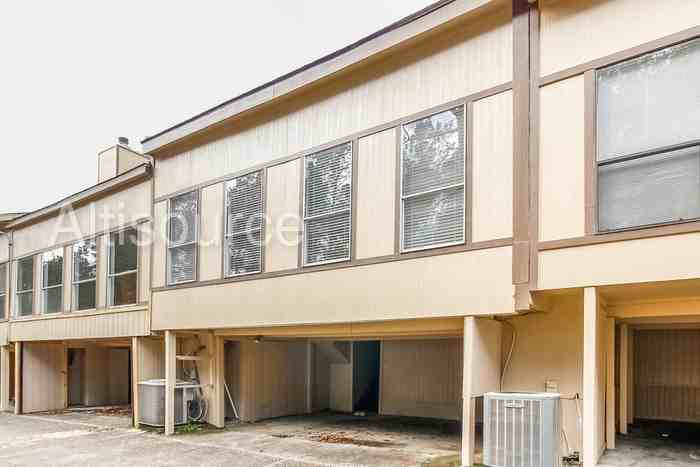 2 Lakeway St - Photo 2 of 25