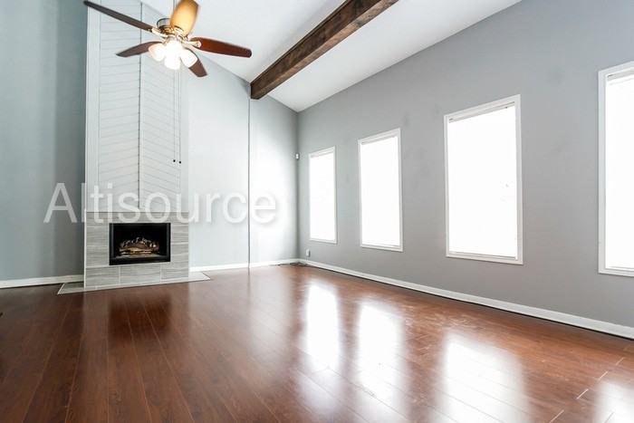 2 Lakeway St - Photo 3 of 25