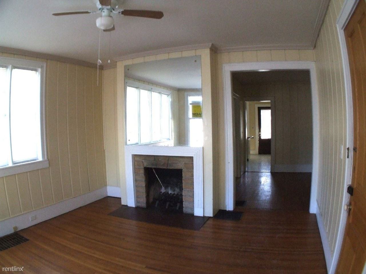 32 Portsmouth Pl Ne #1 - Photo 3 of 12