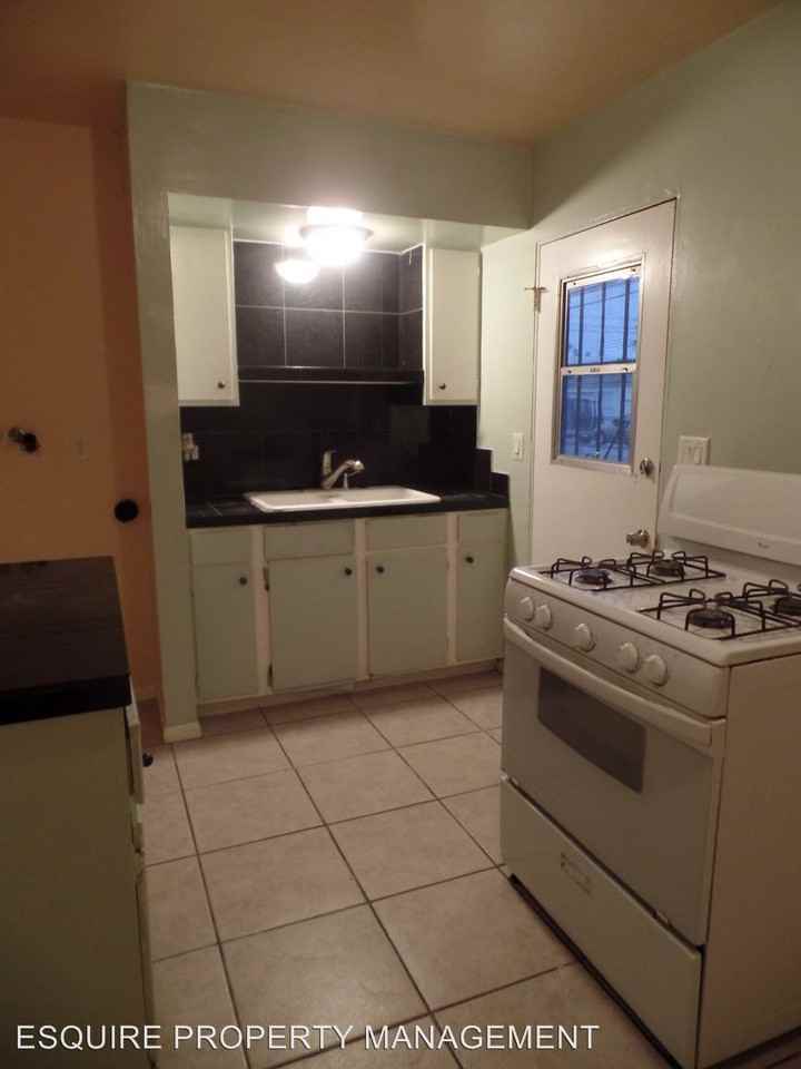 864 S F St - Photo 3 of 10