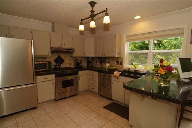 8648 SW 11th Ave - Photo 2 of 9