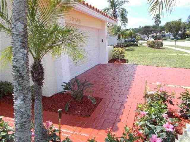 10518 Boca Woods Ln - Photo 2 of 9