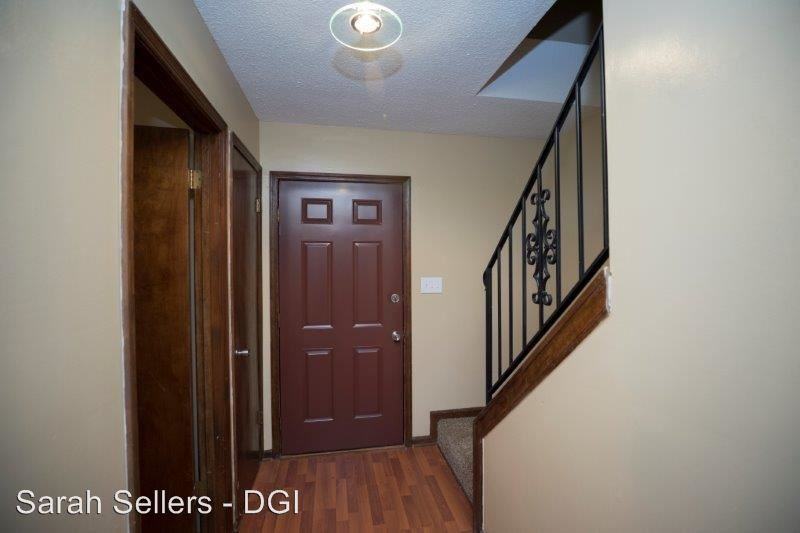 725 Eastern Manor Ln - Photo 3 of 28