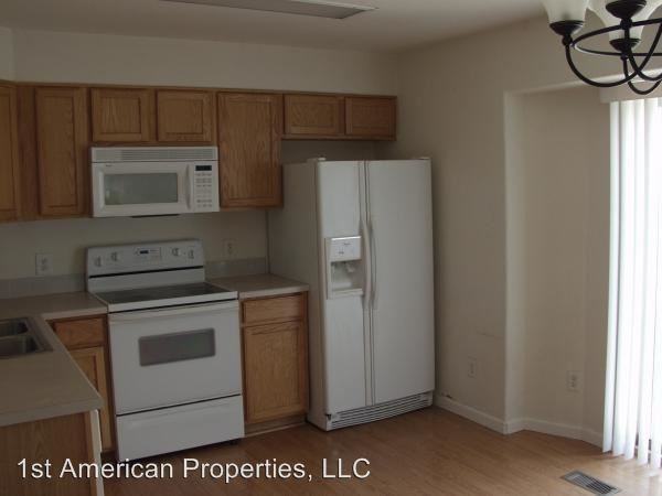 807 5th St - Photo 3 of 11