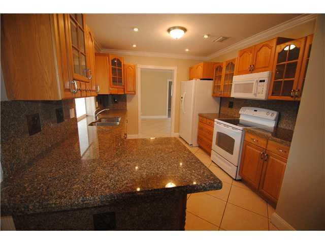 7411 SW 9th St - Photo 2 of 7