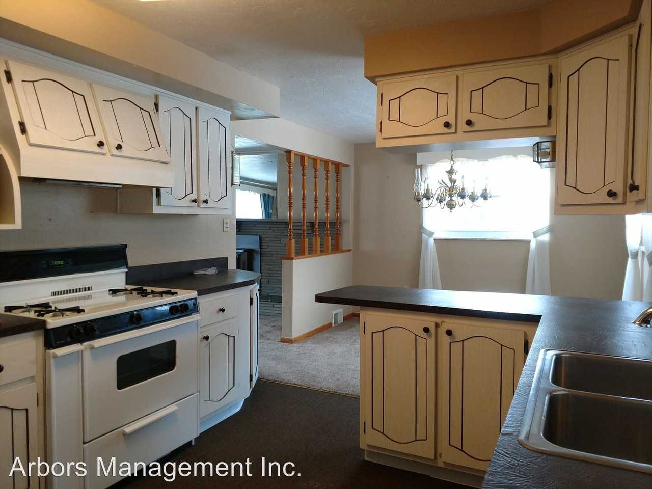 1531 Main Blvd - Photo 3 of 11