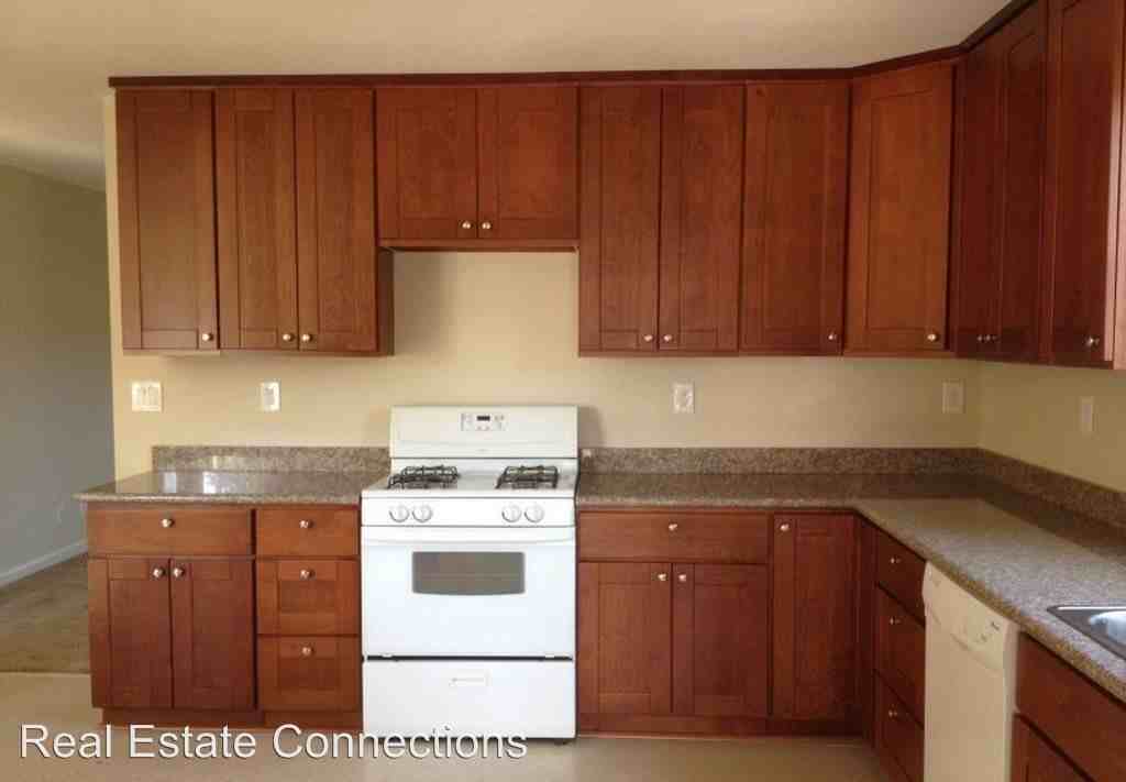 244 Chalet Ave - Photo 2 of 7