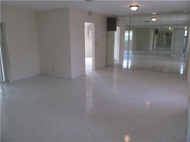 4341 NW 35th Terrace - Photo 2 of 9