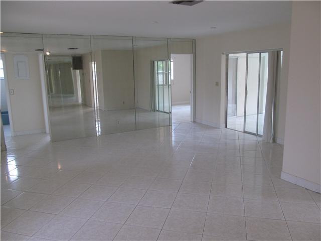 4341 NW 35th Terrace - Photo 3 of 9