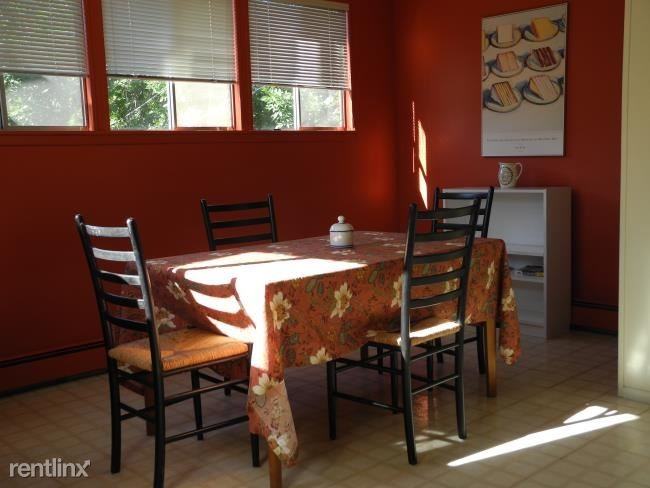 1040 Pine St - Photo 3 of 8