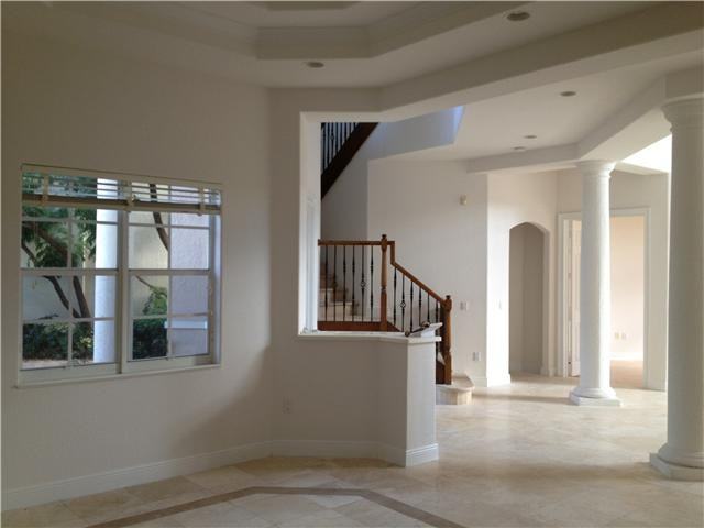 996 Sanibel Dr - Photo 3 of 9