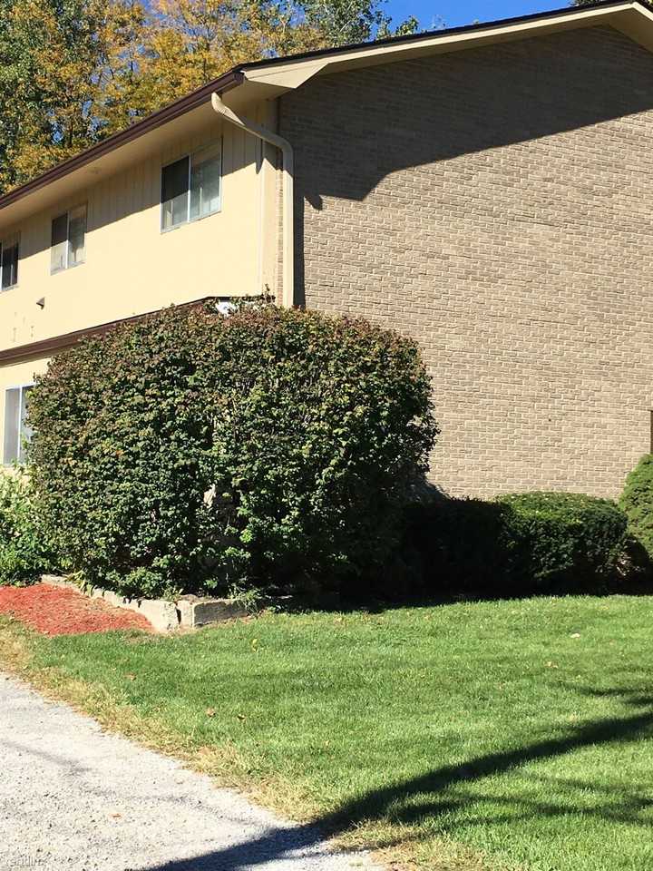 408-498 Anderson St - Photo 3 of 4