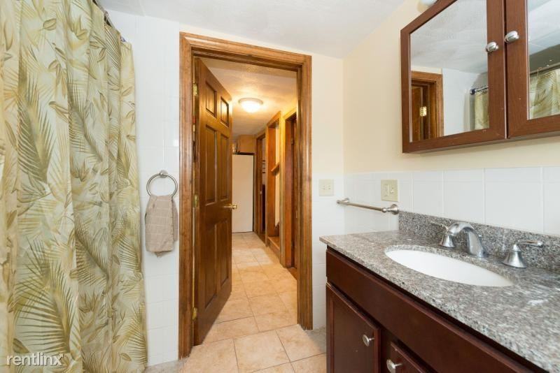 585 Somerville Ave - Photo 3 of 6