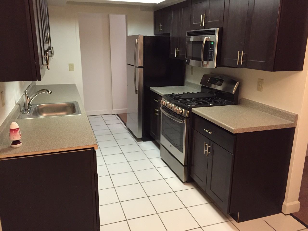 The Brittany House Apartments 2260 N Summit Ave, Milwaukee, WI 53202