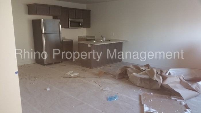 201 E 630 N - Photo 3 of 8