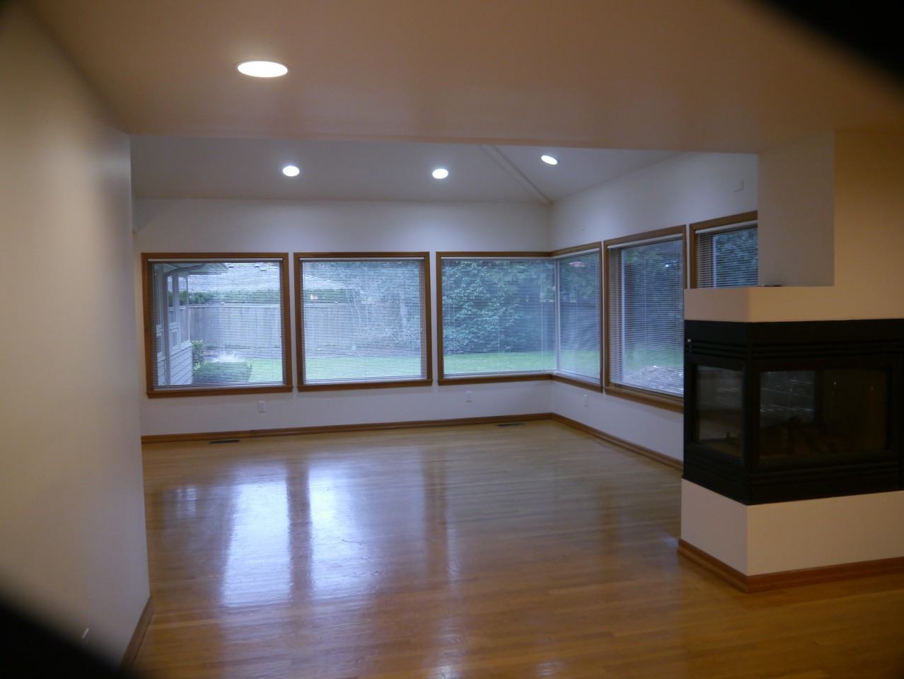 3123 Hunts Point Rd - Photo 2 of 8