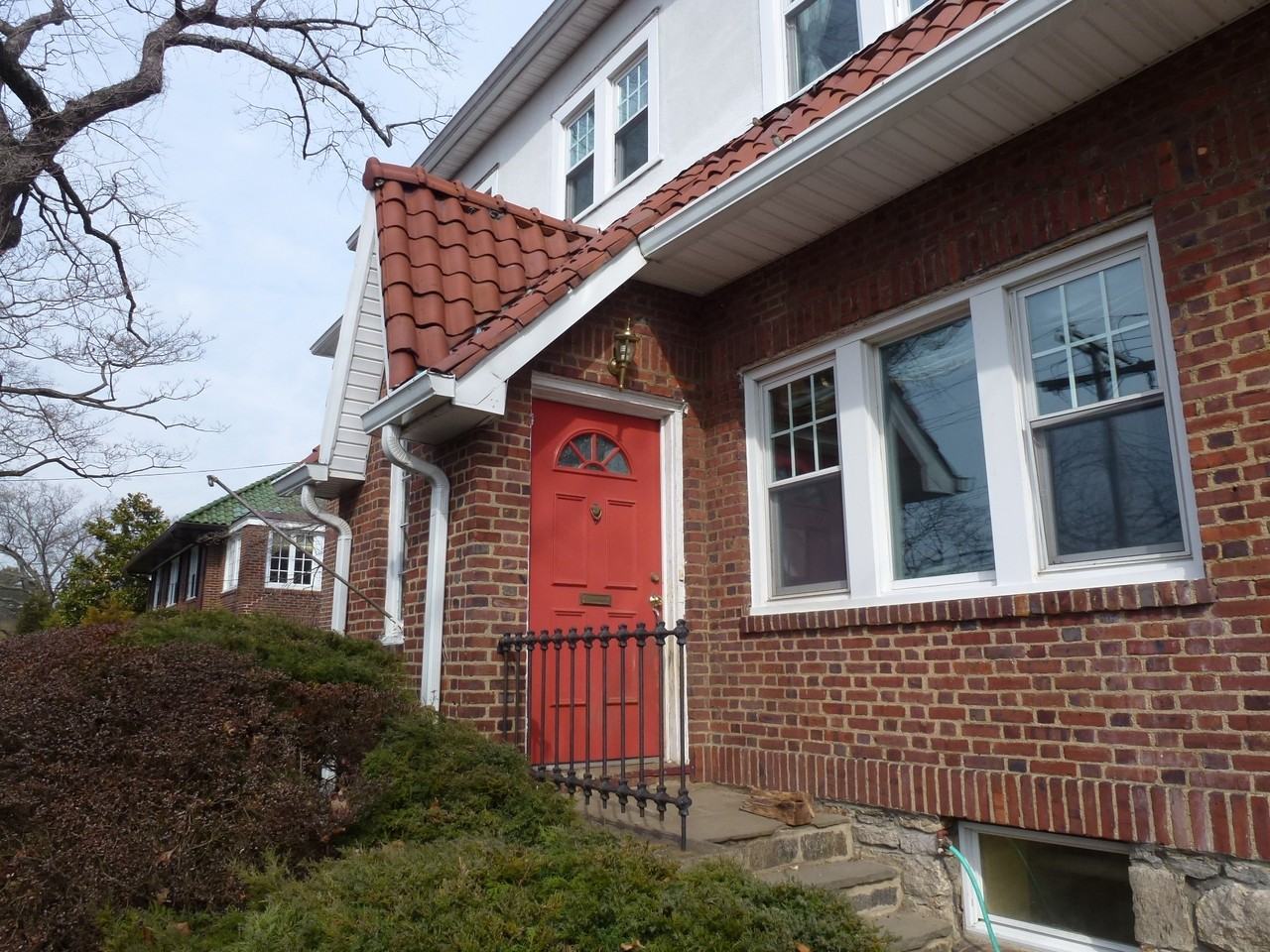 219 Boulevard - Photo 2 of 18