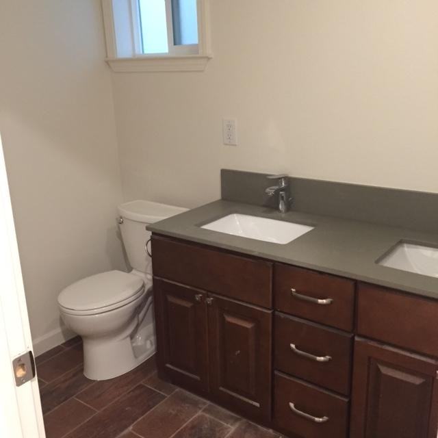 327 Ellington Ave - Photo 2 of 8