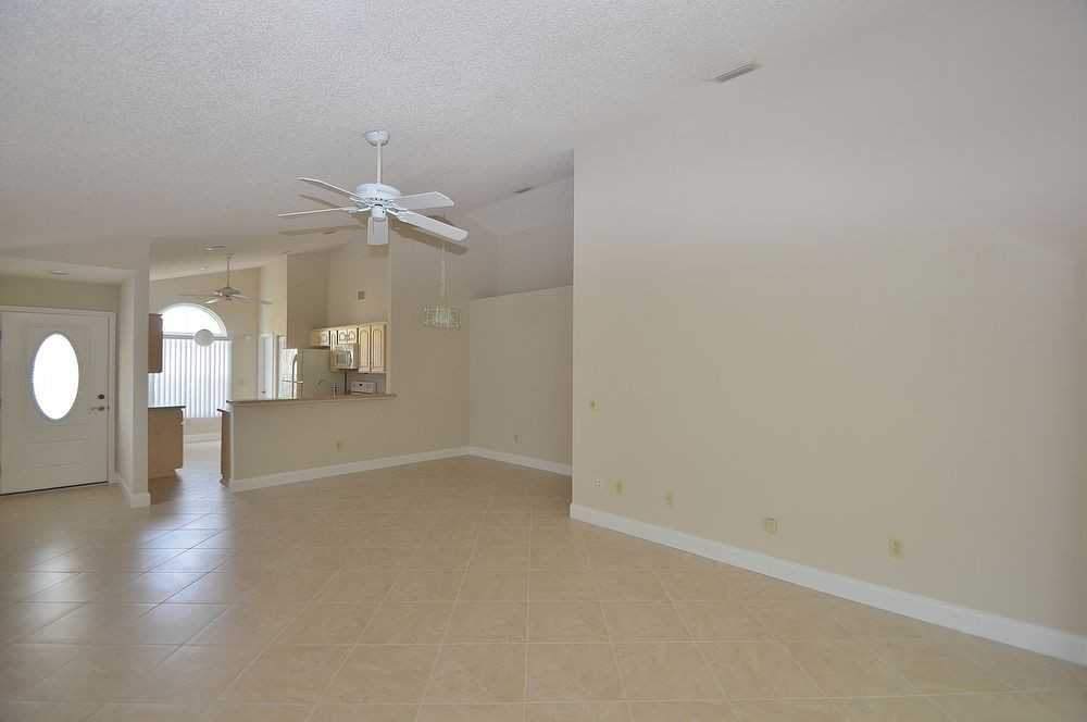 17 Andover Dr - Photo 3 of 20