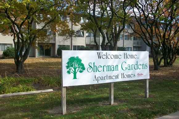 Sherman Gardens Apt. - Photo 2 of 10