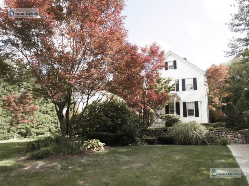 10 Westminster Ave 1 - Photo 2 of 32