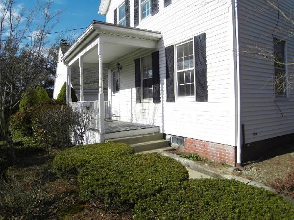 10 Westminster Ave 1 - Photo 3 of 32