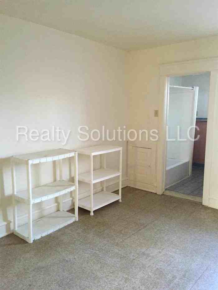 426 N 40th St #A - Photo 3 of 13