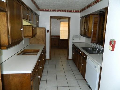 918 Waynelee Dr - Photo 3 of 6